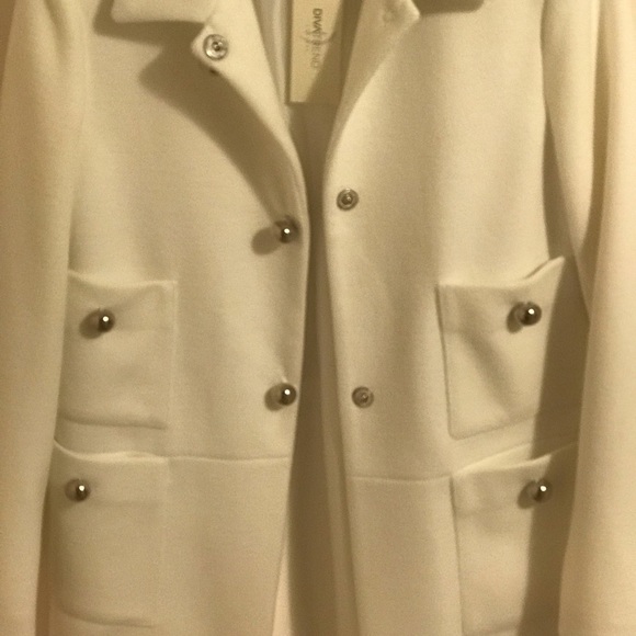 Beautiful New White Coat - Picture 2 of 3